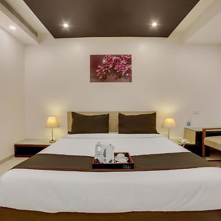 Townhouse Oak Safdarjung Hotel New Delhi Exterior photo