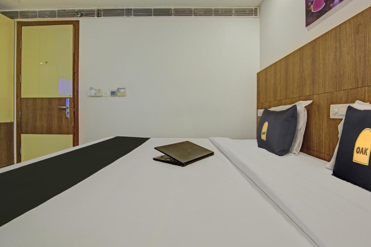 Townhouse Oak Safdarjung Hotel New Delhi Exterior photo
