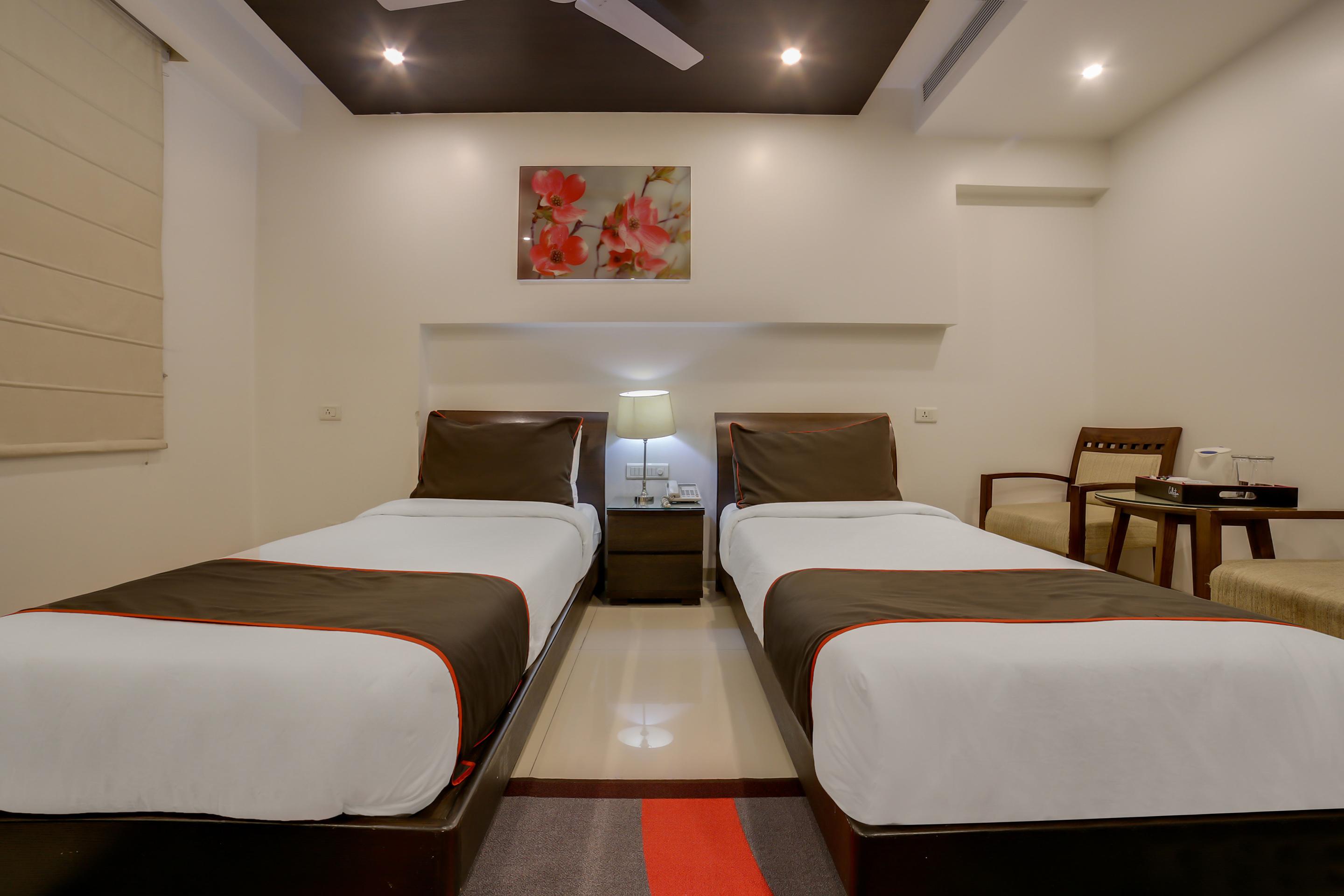 Townhouse Oak Safdarjung Hotel New Delhi Exterior photo
